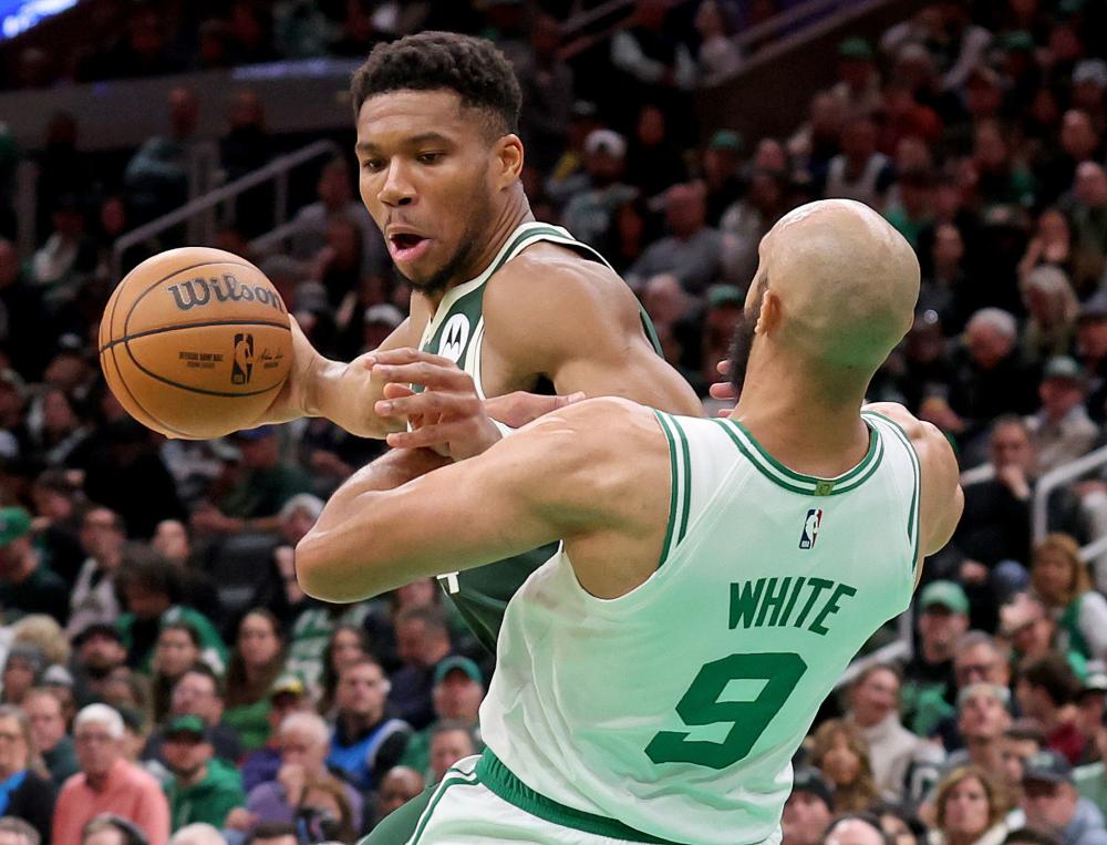 曼联紧随其 曼联紧随其